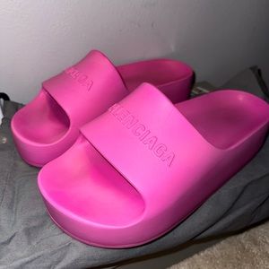 Pink Women’s Balenciaga pool slides size 39
